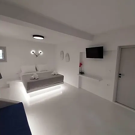 Hotel East Wind Perissa 3*